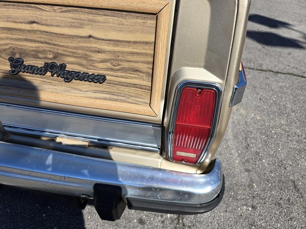 Jeep Grand Wagoneer  1990