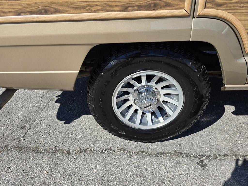 Jeep Grand Wagoneer  1990