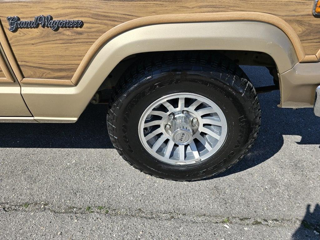 Jeep Grand Wagoneer  1990