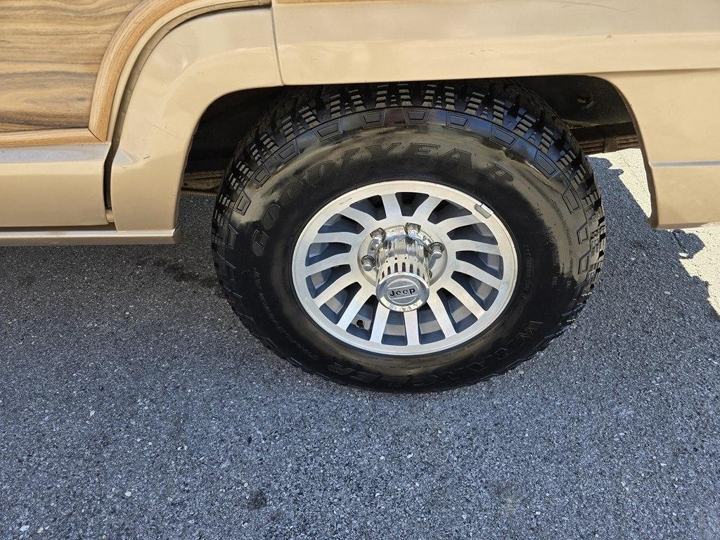 Jeep Grand Wagoneer  1990