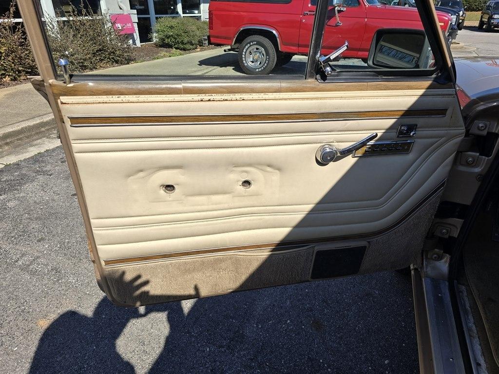 Jeep Grand Wagoneer  1990