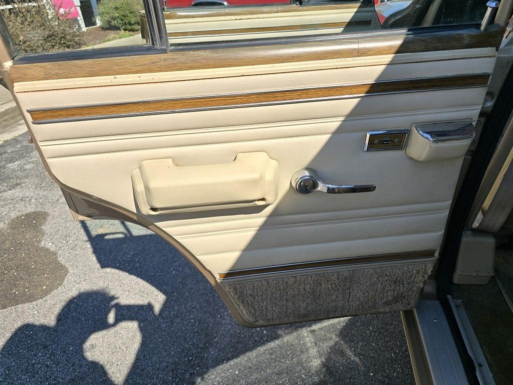 Jeep Grand Wagoneer  1990