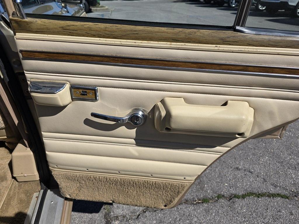 Jeep Grand Wagoneer  1990