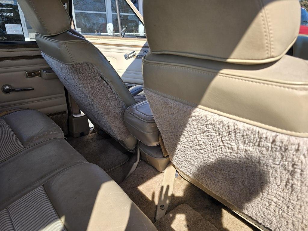 Jeep Grand Wagoneer  1990