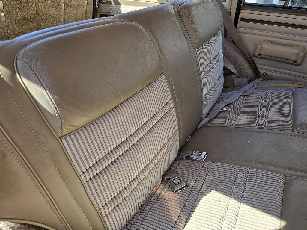 Jeep Grand Wagoneer  1990