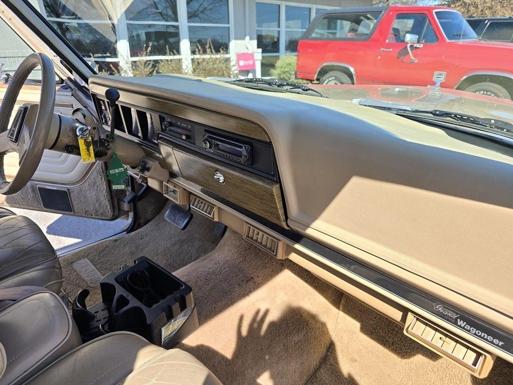 Jeep Grand Wagoneer  1990