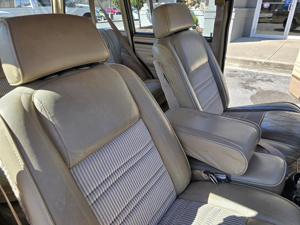 Jeep Grand Wagoneer  1990