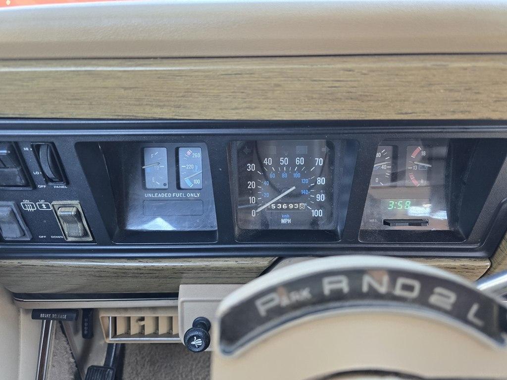 Jeep Grand Wagoneer  1990