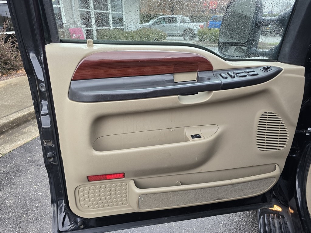 Ford Excursion  2005