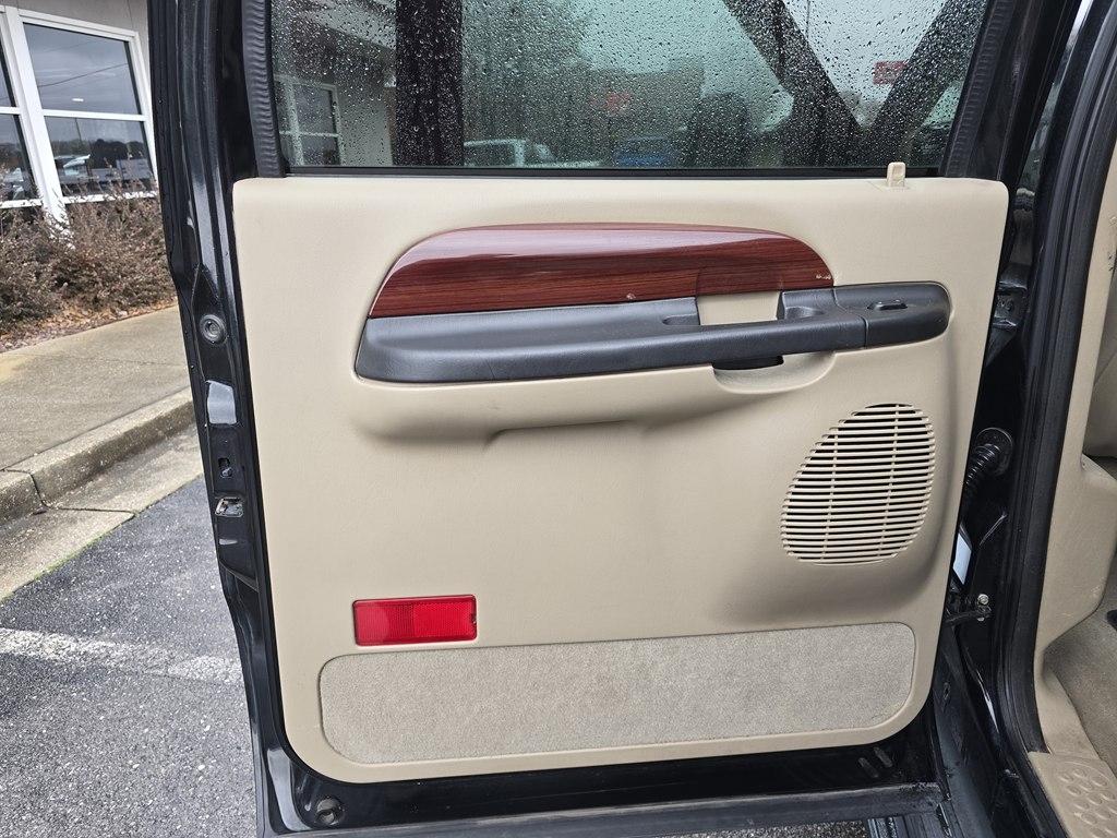 Ford Excursion  2005