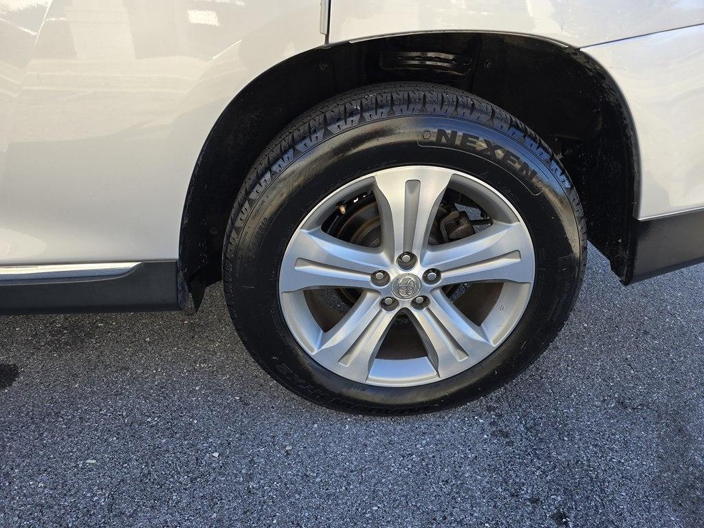 Toyota Highlander  2013