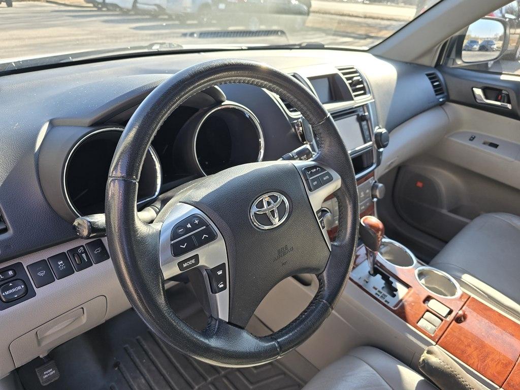 Toyota Highlander  2013
