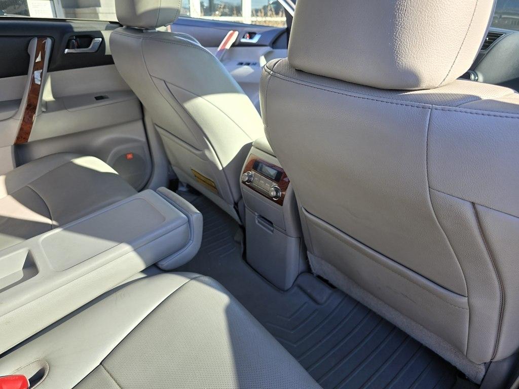 Toyota Highlander  2013