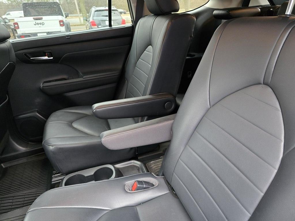 Toyota Highlander Hybrid  2020