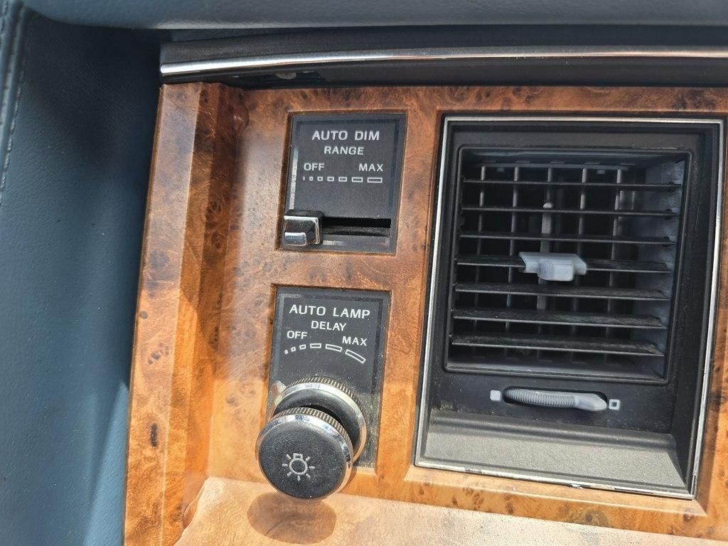 Lincoln Town Car  1993
