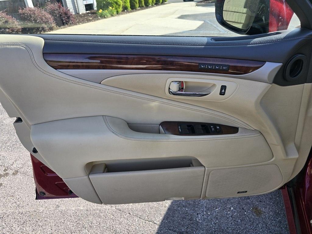 Lexus LS 460  2015