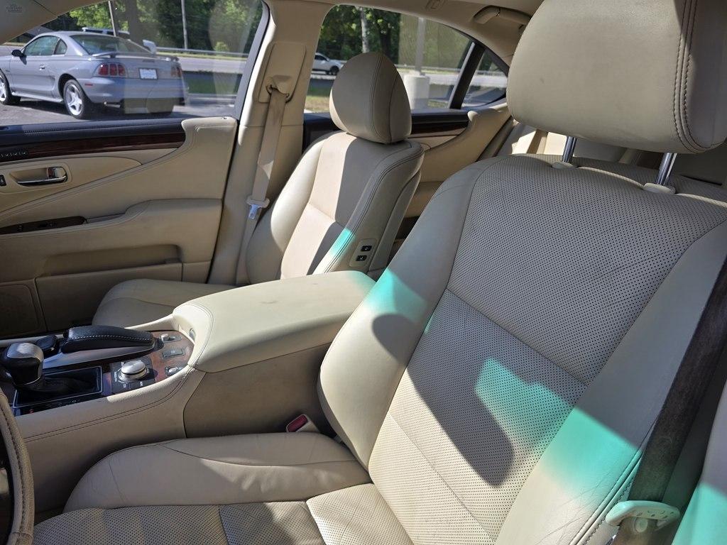 Lexus LS 460  2015