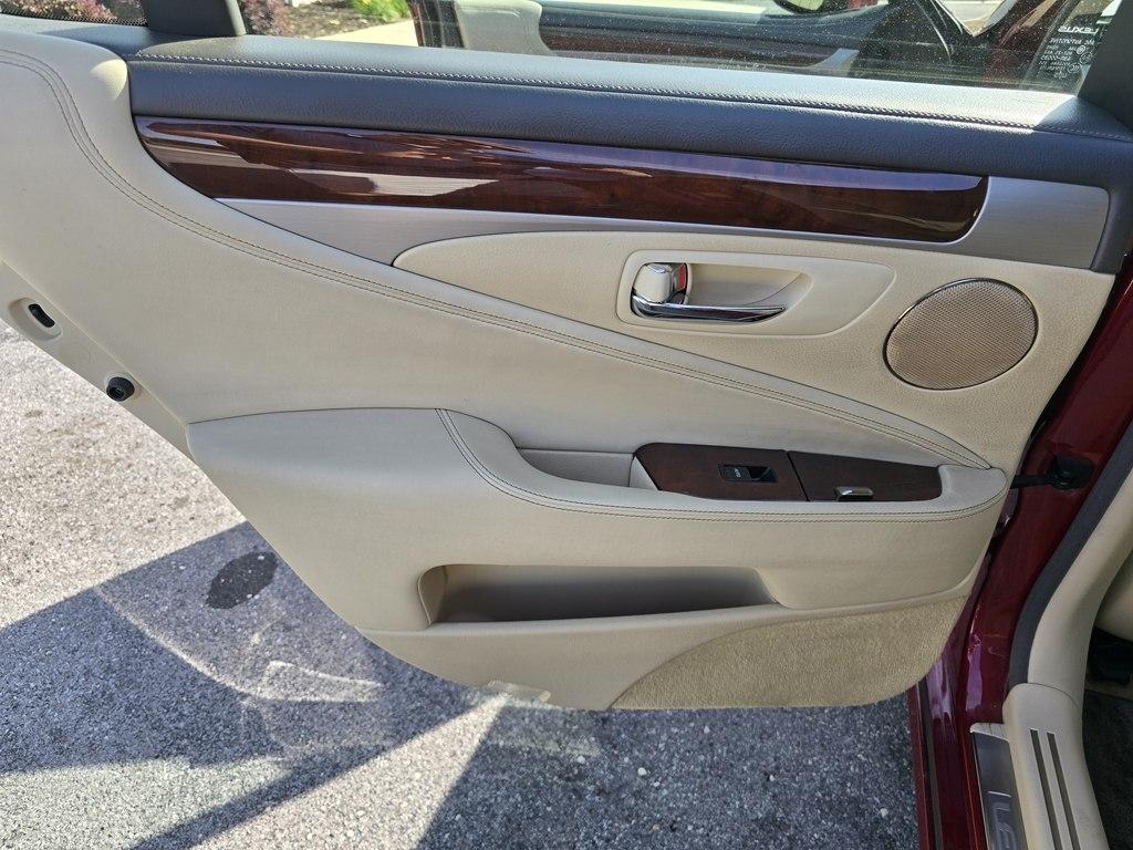 Lexus LS 460  2015