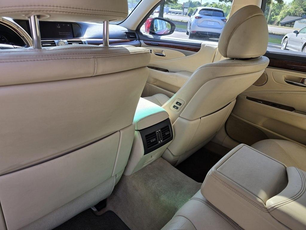 Lexus LS 460  2015