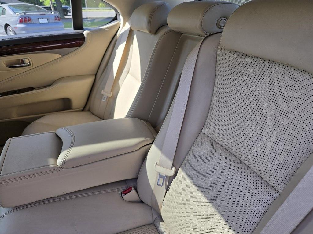Lexus LS 460  2015