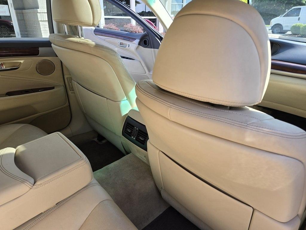 Lexus LS 460  2015
