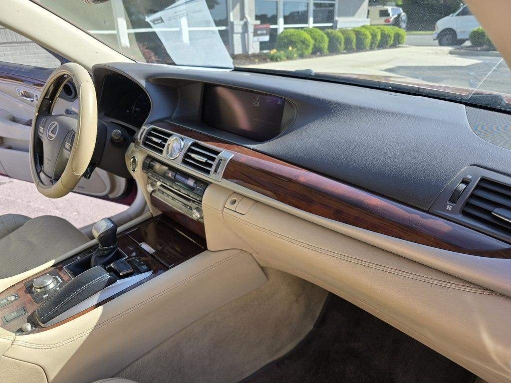 Lexus LS 460  2015