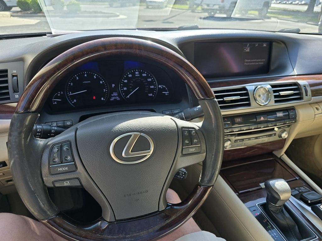 Lexus LS 460  2015
