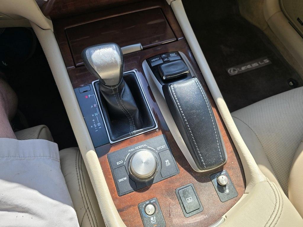 Lexus LS 460  2015