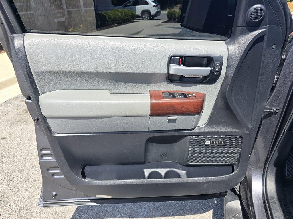 Toyota Sequoia  2016