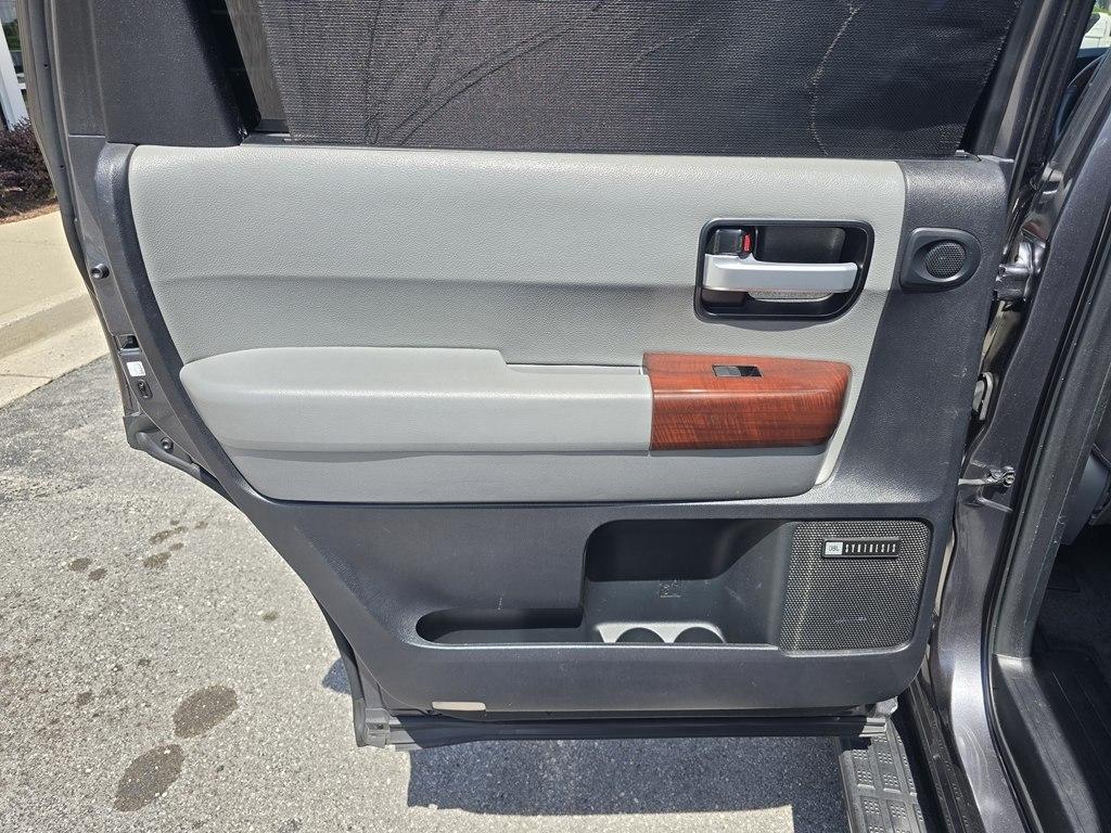 Toyota Sequoia  2016