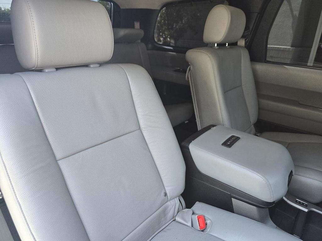 Toyota Sequoia  2016