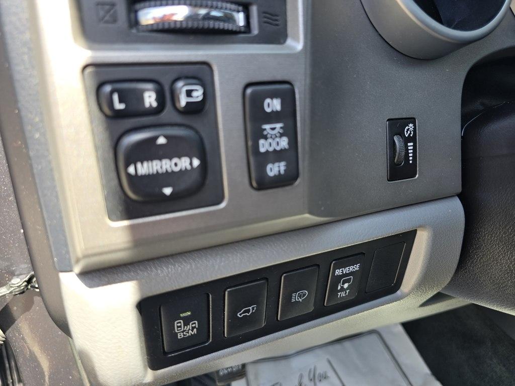 Toyota Sequoia  2016