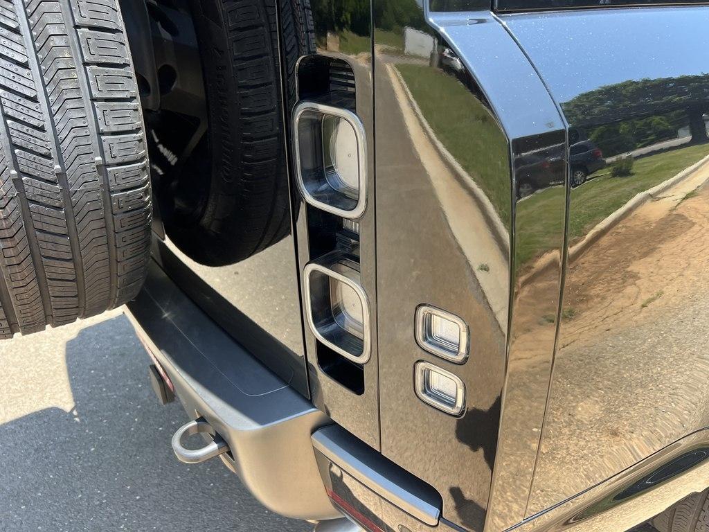 Land Rover Defender  2025