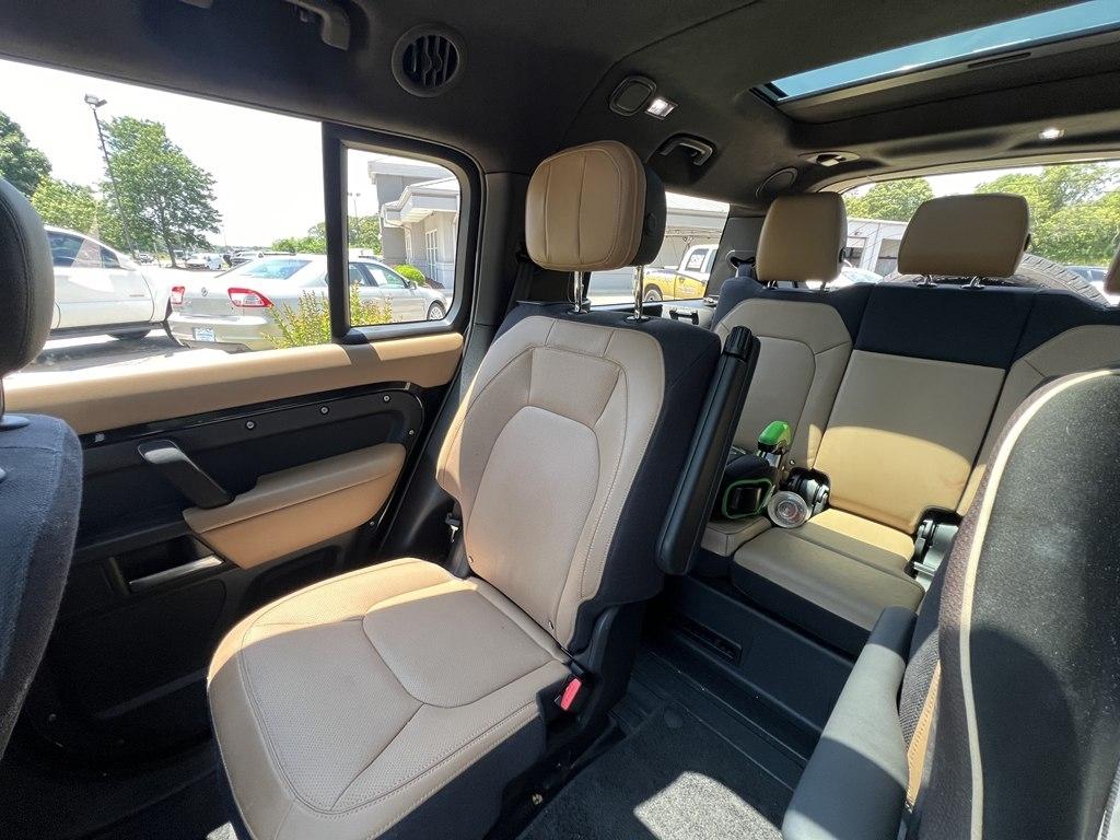 Land Rover Defender  2025