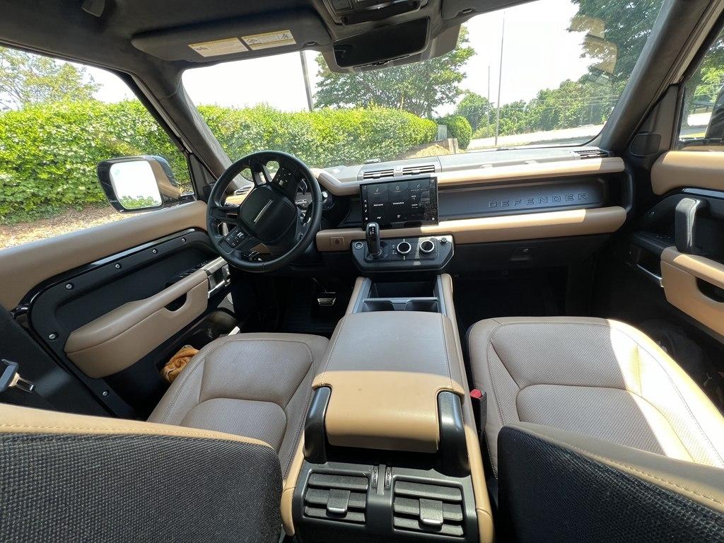 Land Rover Defender  2025