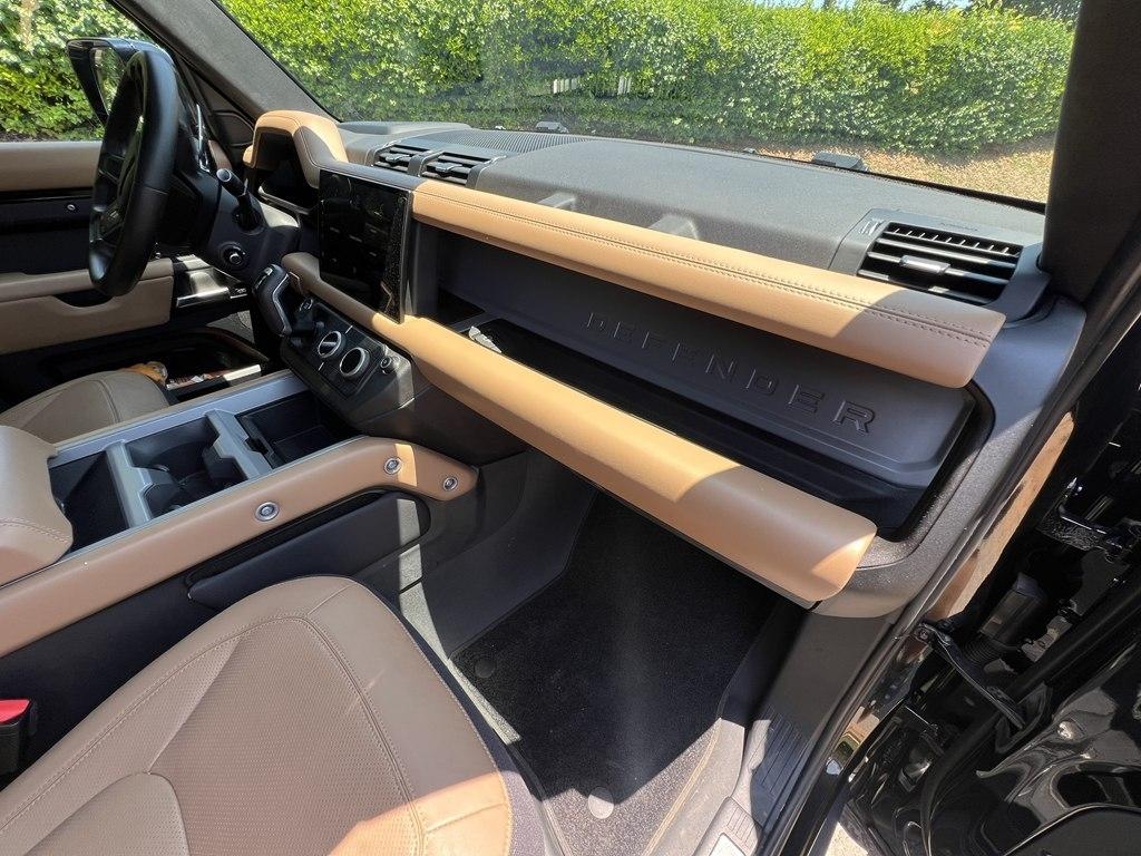 Land Rover Defender  2025