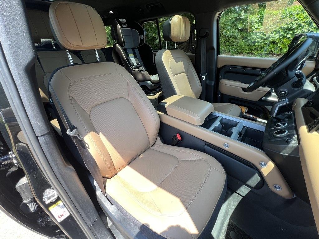 Land Rover Defender  2025