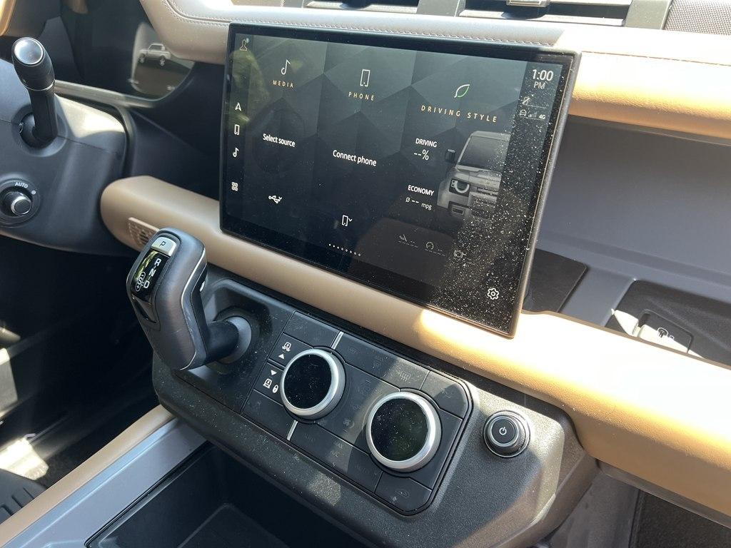 Land Rover Defender  2025