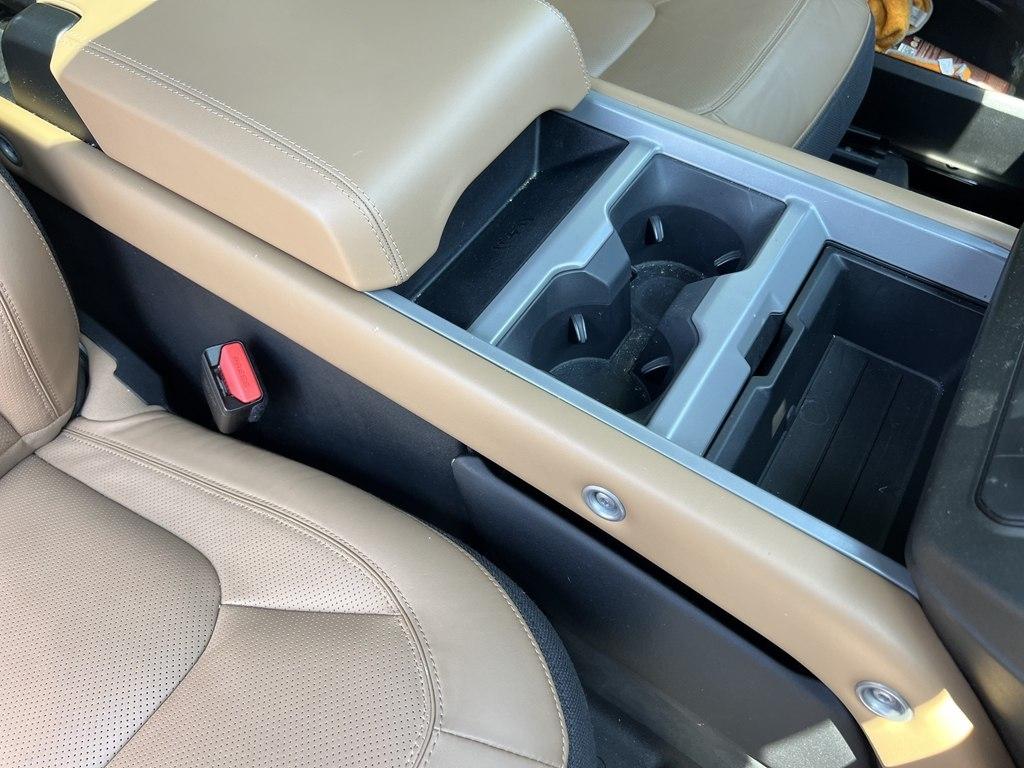Land Rover Defender  2025