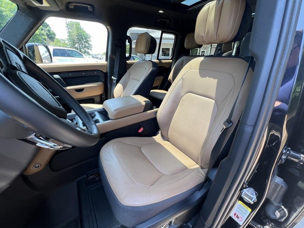 Land Rover Defender  2025
