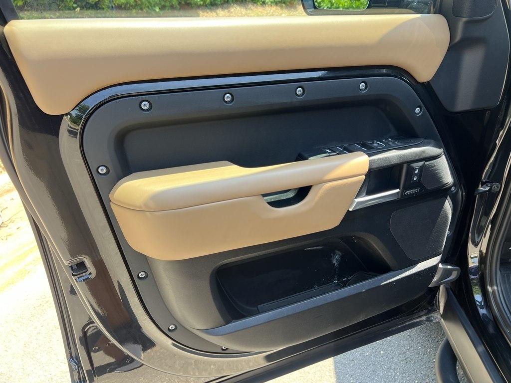 Land Rover Defender  2025