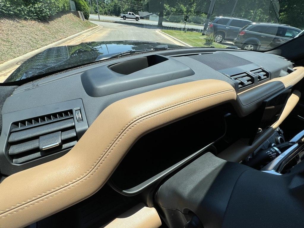 Land Rover Defender  2025
