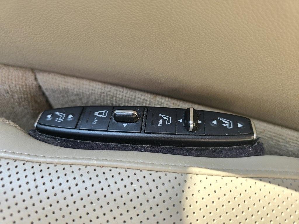 Mercedes-Benz GLA-Class  2021