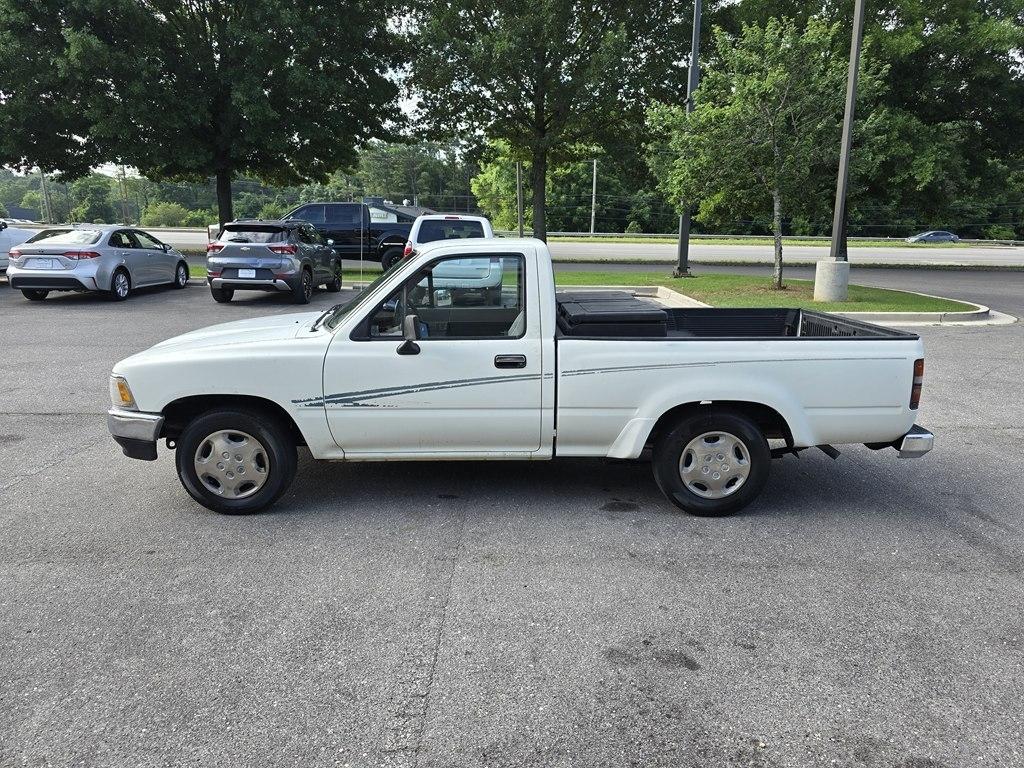 Toyota 2WD Pickups Std Bed DLX Auto 1992