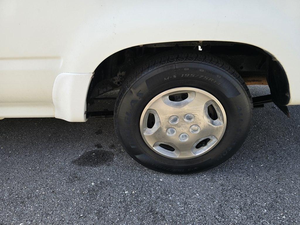 Toyota 2WD Pickups Std Bed DLX Auto 1992