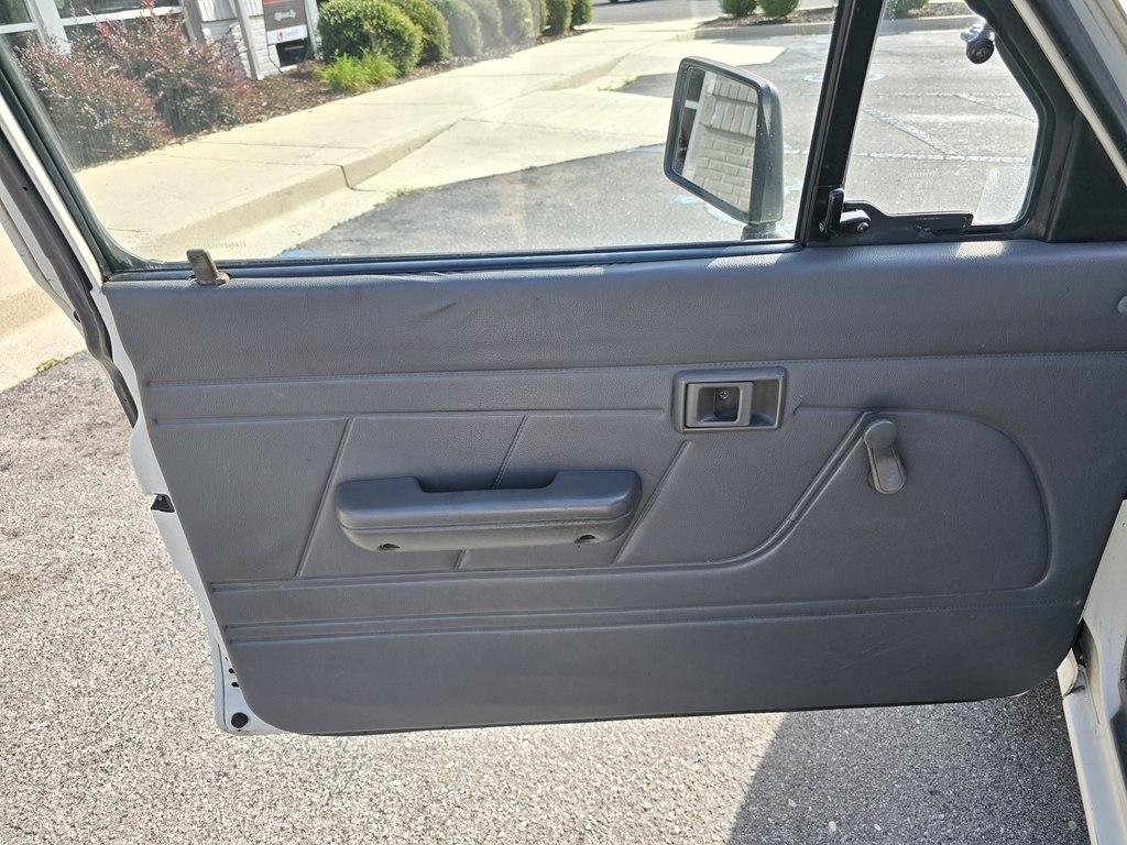Toyota 2WD Pickups Std Bed DLX Auto 1992