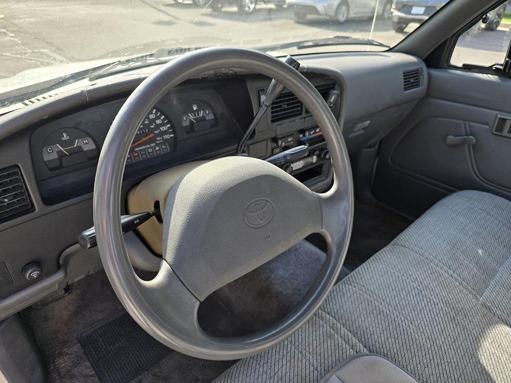 Toyota 2WD Pickups Std Bed DLX Auto 1992
