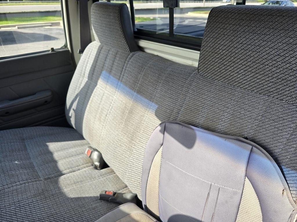 Toyota 2WD Pickups Std Bed DLX Auto 1992