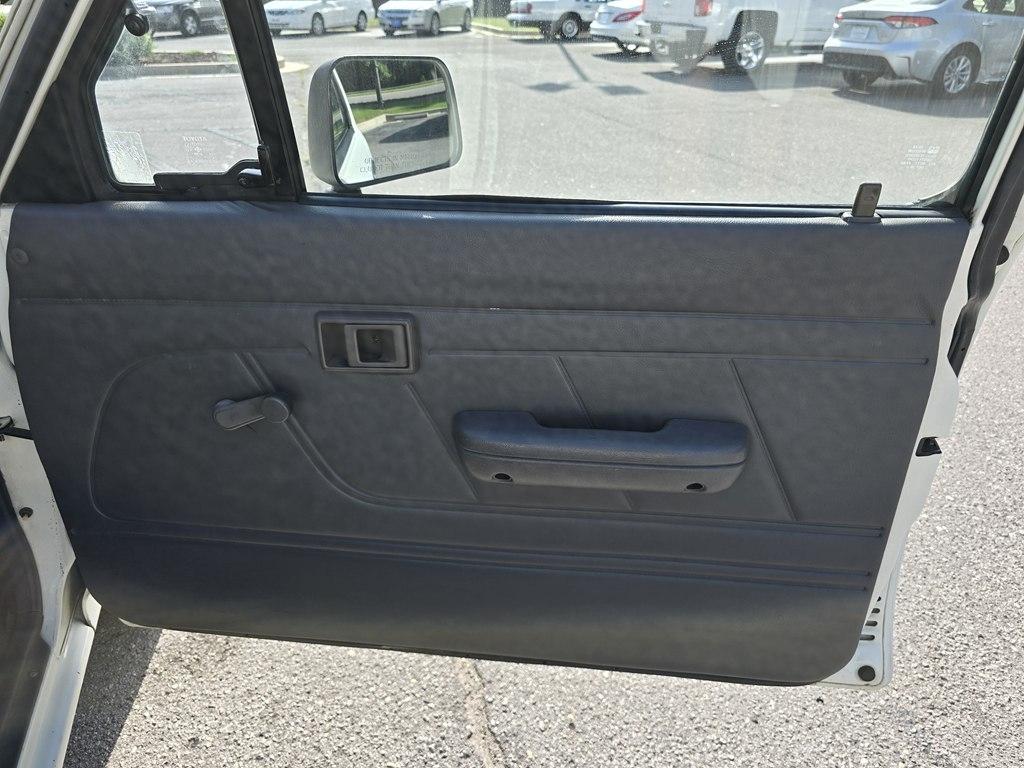 Toyota 2WD Pickups Std Bed DLX Auto 1992