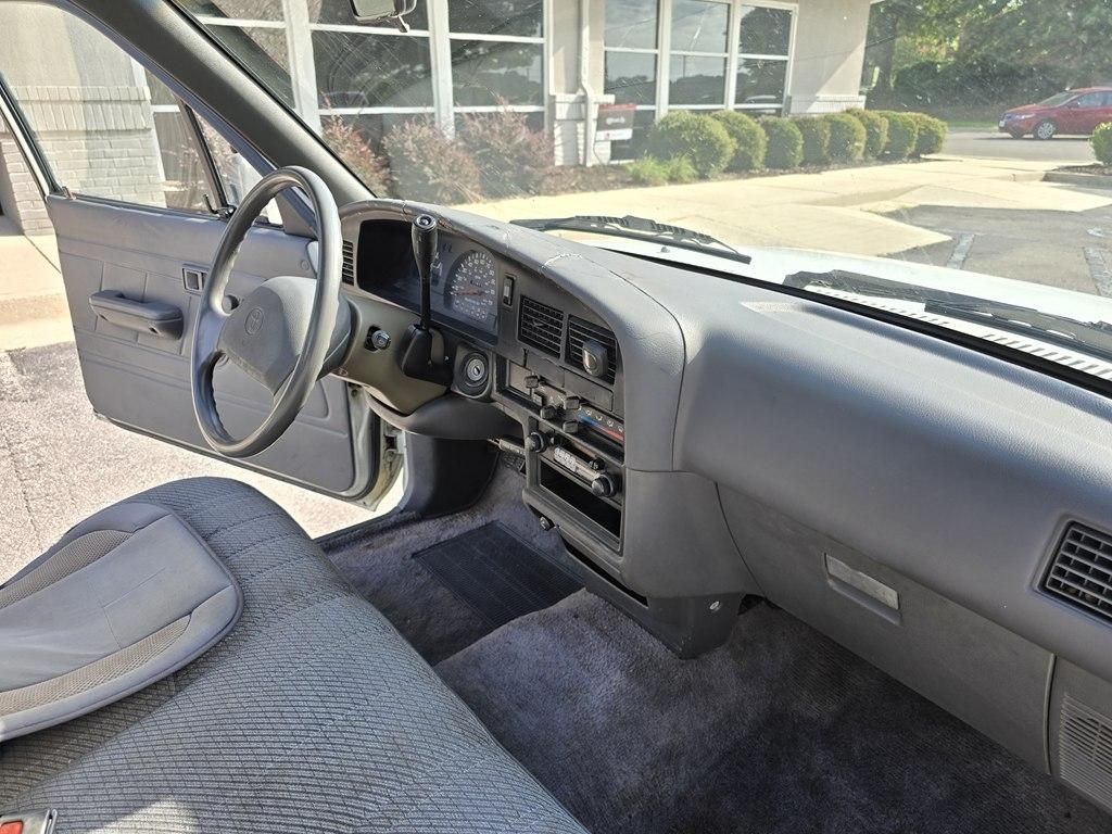 Toyota 2WD Pickups Std Bed DLX Auto 1992